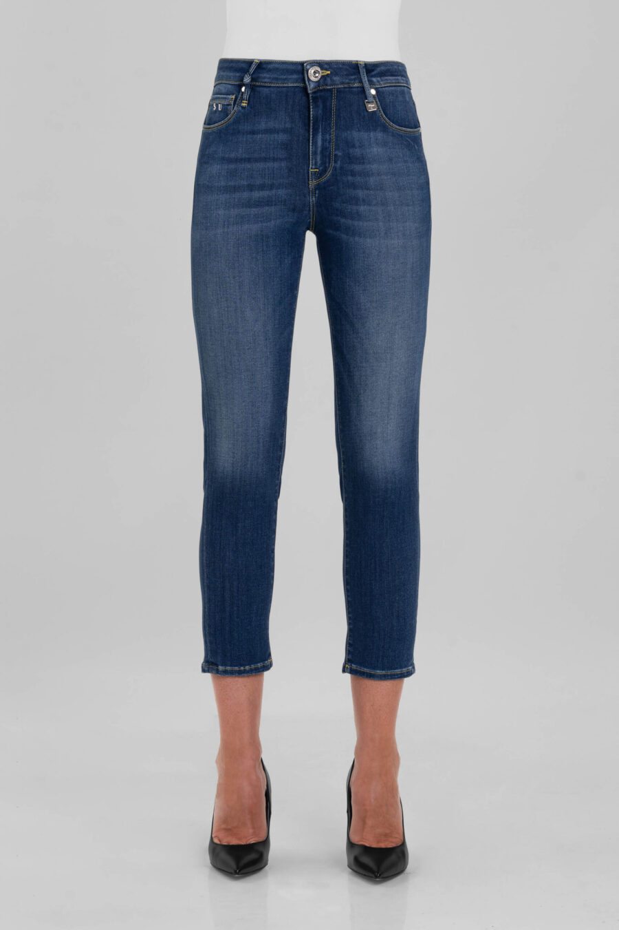 BIANCA CAPRI SKINNY JEANS IN MEDIUM BLUE STRETCH DENIM - Image 5