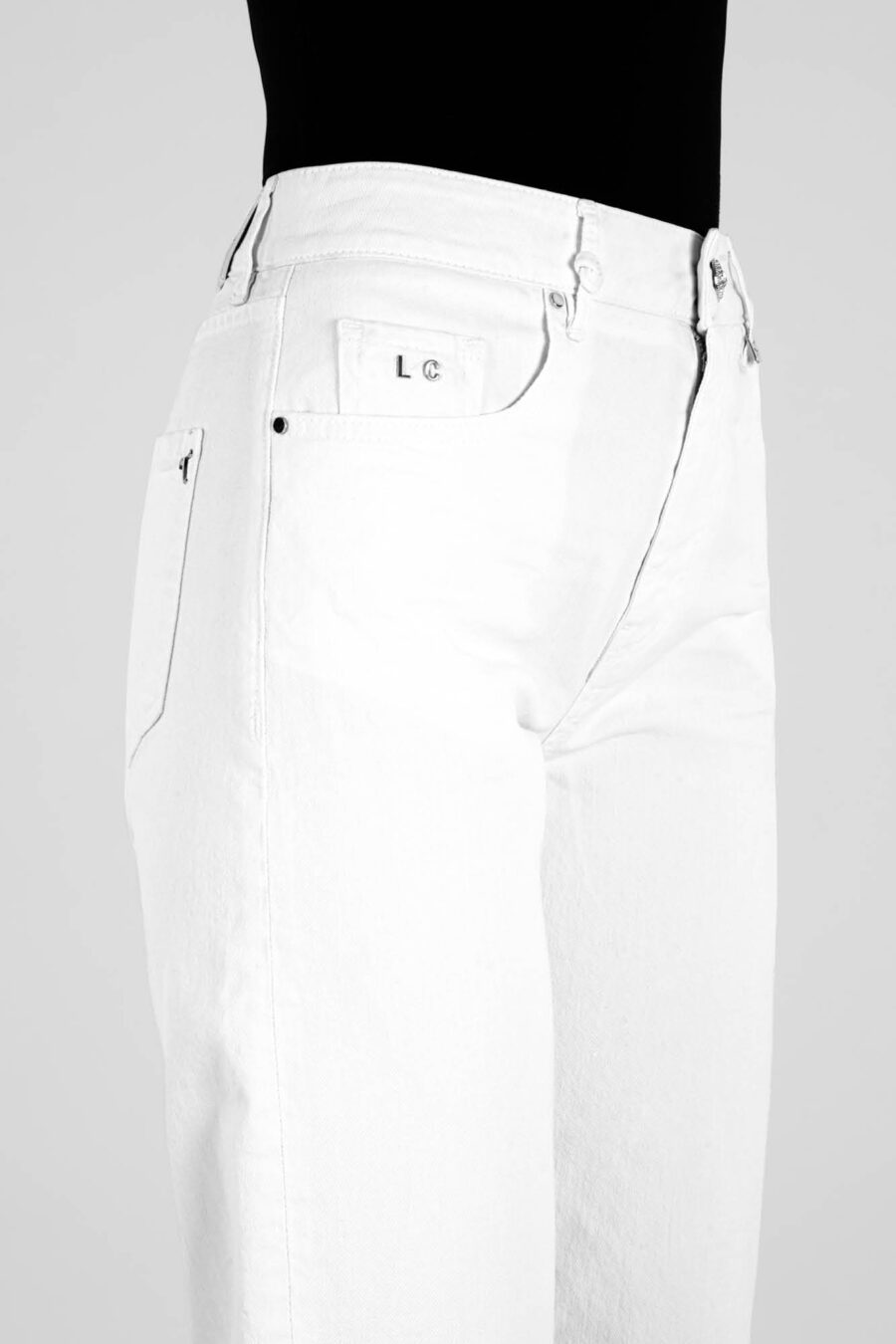 PANTALONE MONICA FLARE CUT FLARE IN BULL DI COTONE BIANCO - immagine 8
