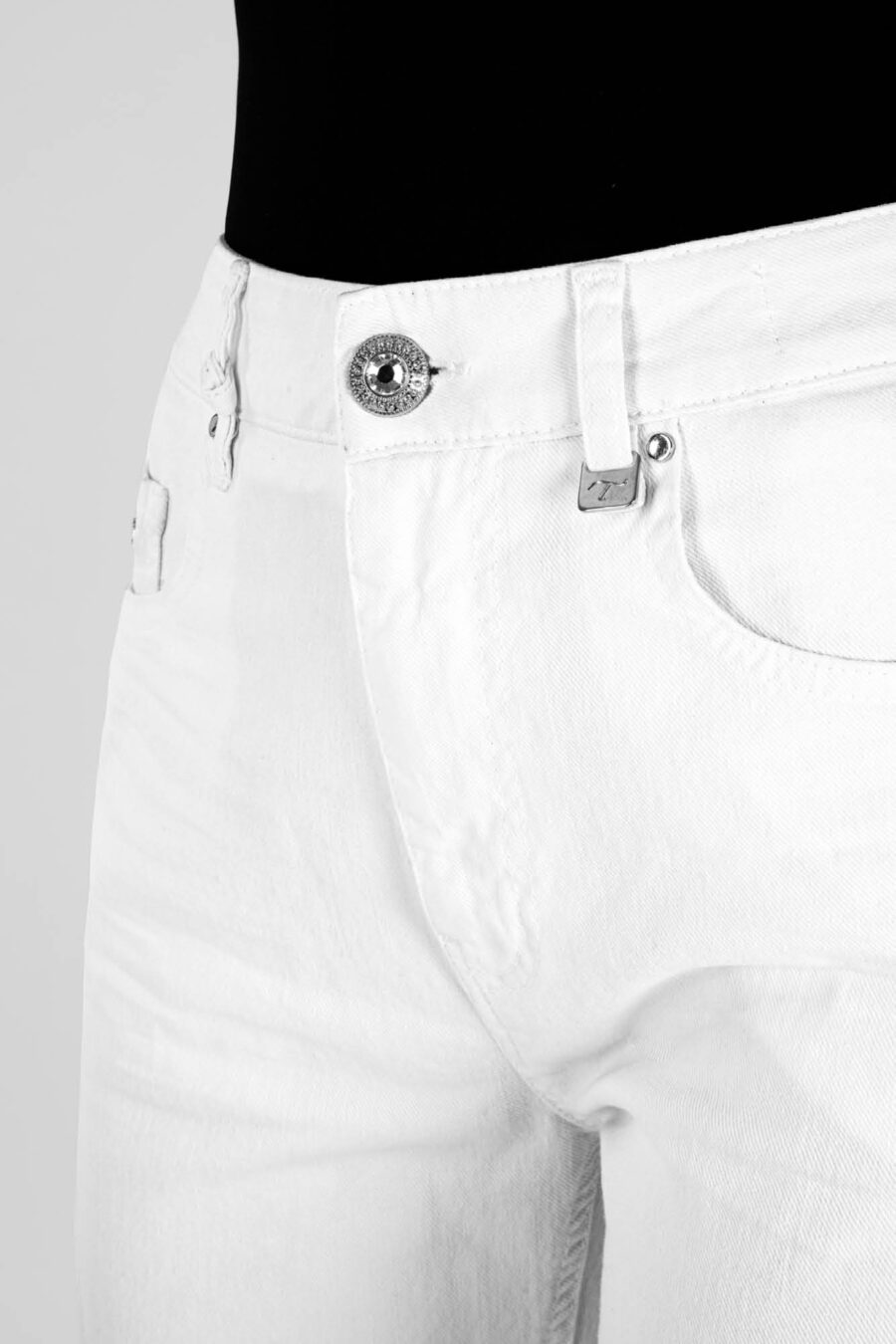 JEANS MONICA GAMBA LARGA IN BULL DI COTONE BIANCO - Image 8