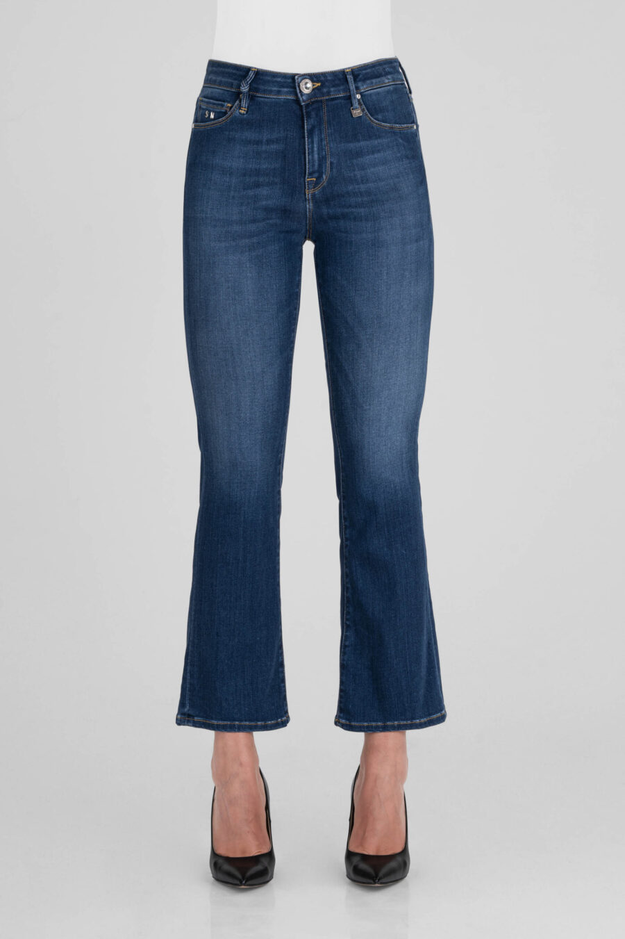 BIANCA FLARE CUT JEANS IN MEDIUM BLUE STRETCH DENIM - Image 5