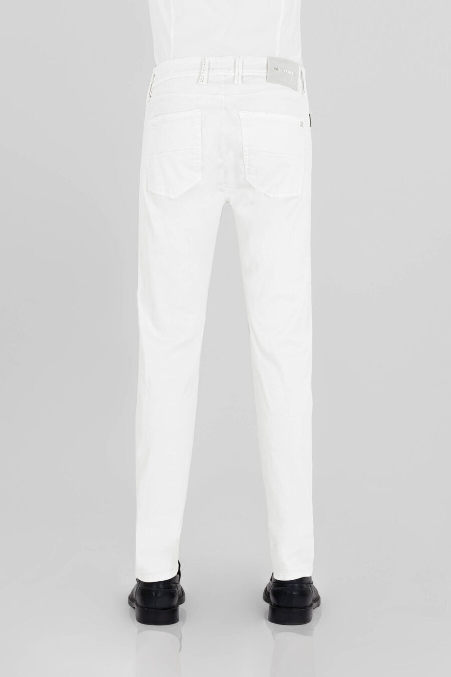 PANTALONE LEONARDO ZIP SS SLIM IN GABARDINA LEGGERA STRETCH BIANCO - immagine 3