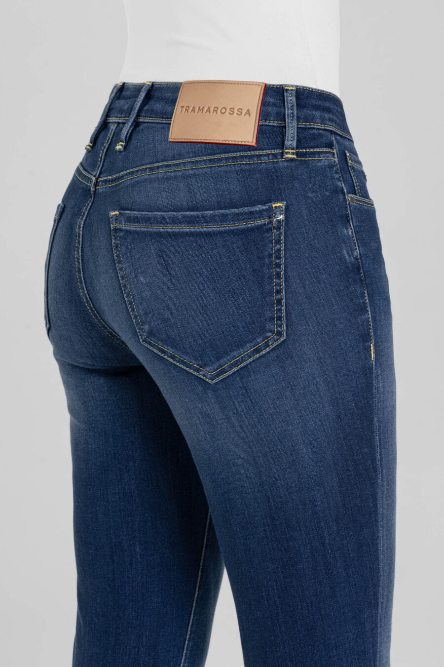 BIANCA CAPRI SKINNY JEANS IN MEDIUM BLUE STRETCH DENIM - Image 7