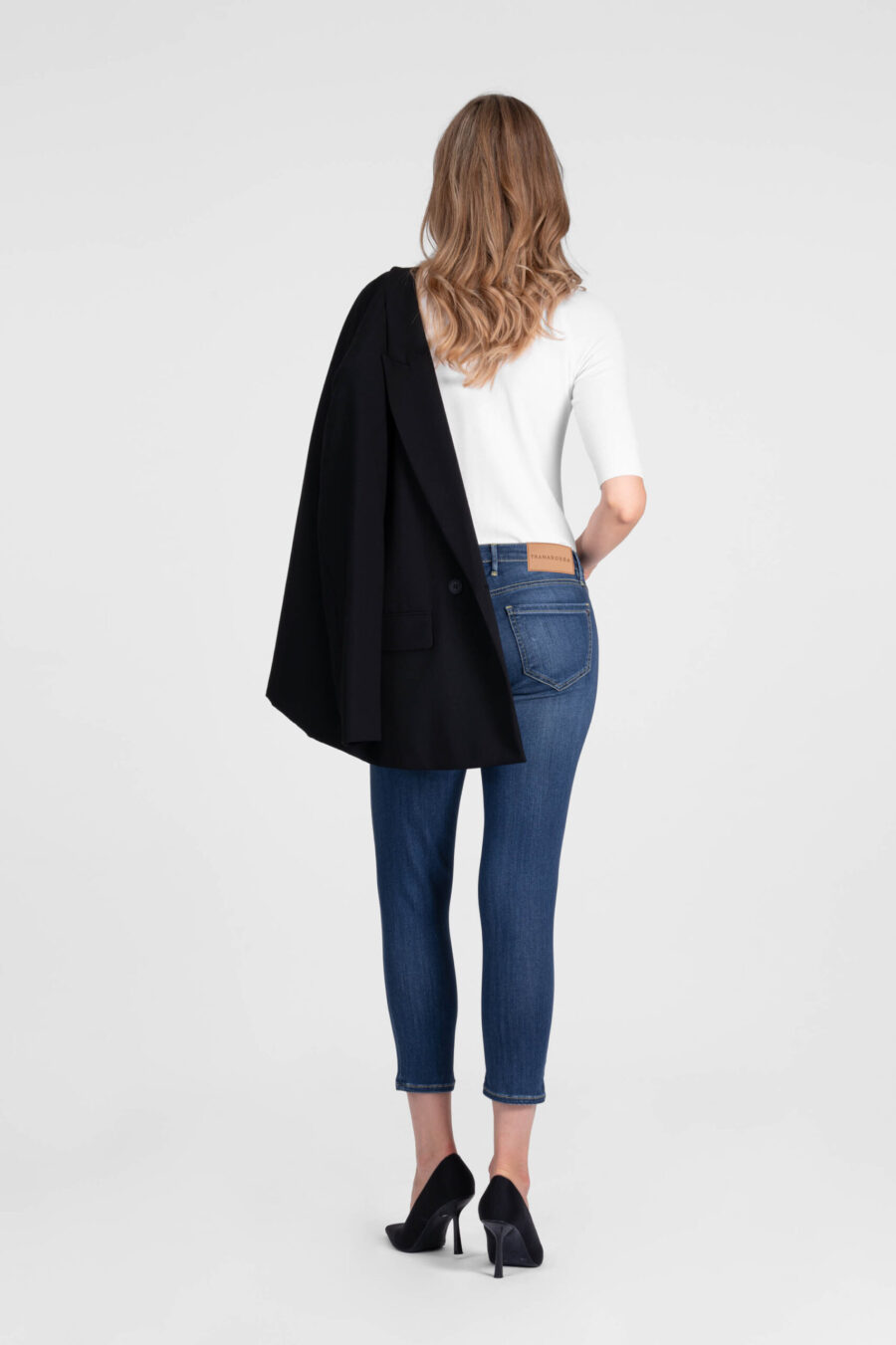 BIANCA CAPRI SKINNY JEANS IN MEDIUM BLUE STRETCH DENIM - Image 3