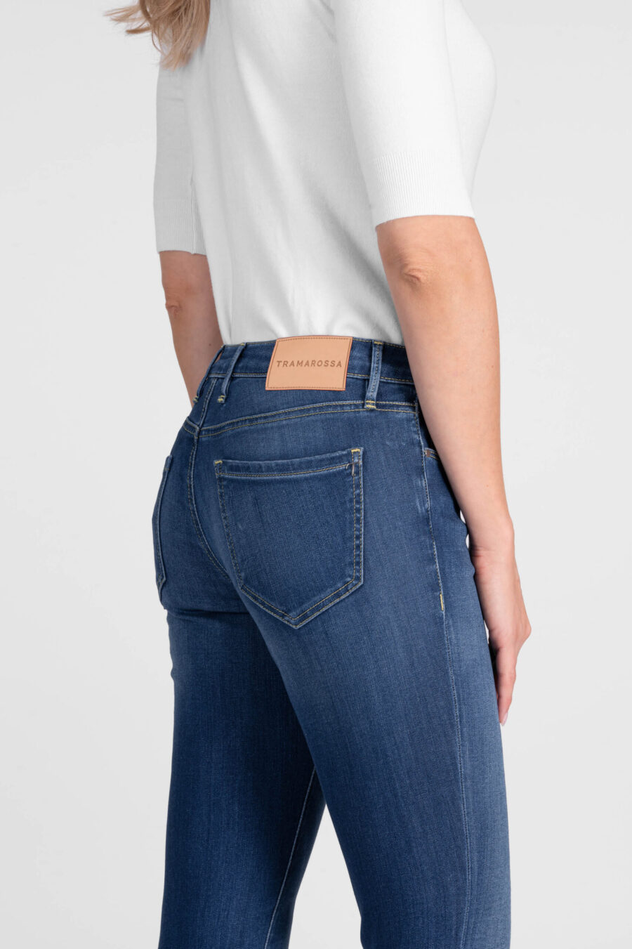 BIANCA CAPRI SKINNY JEANS IN MEDIUM BLUE STRETCH DENIM - Image 4