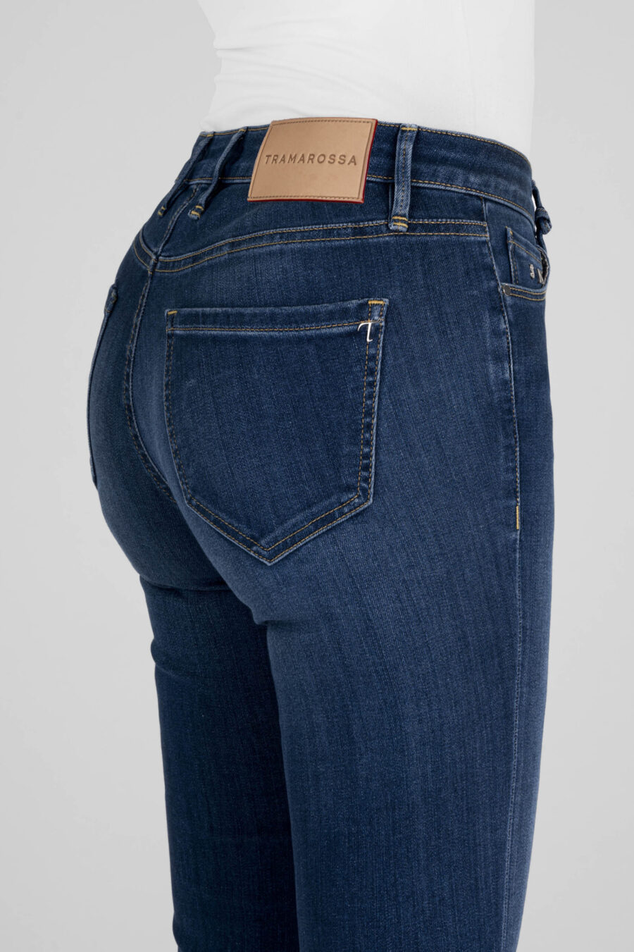 BIANCA FLARE CUT JEANS IN MEDIUM BLUE STRETCH DENIM - Image 7