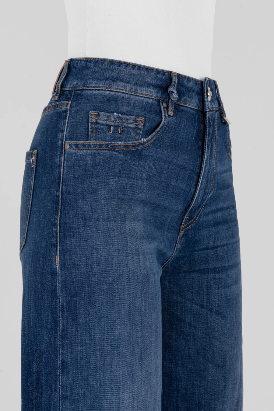 MONICA WIDE LEG JEANS IN MEDIUM BLUE DENIM - Image 8